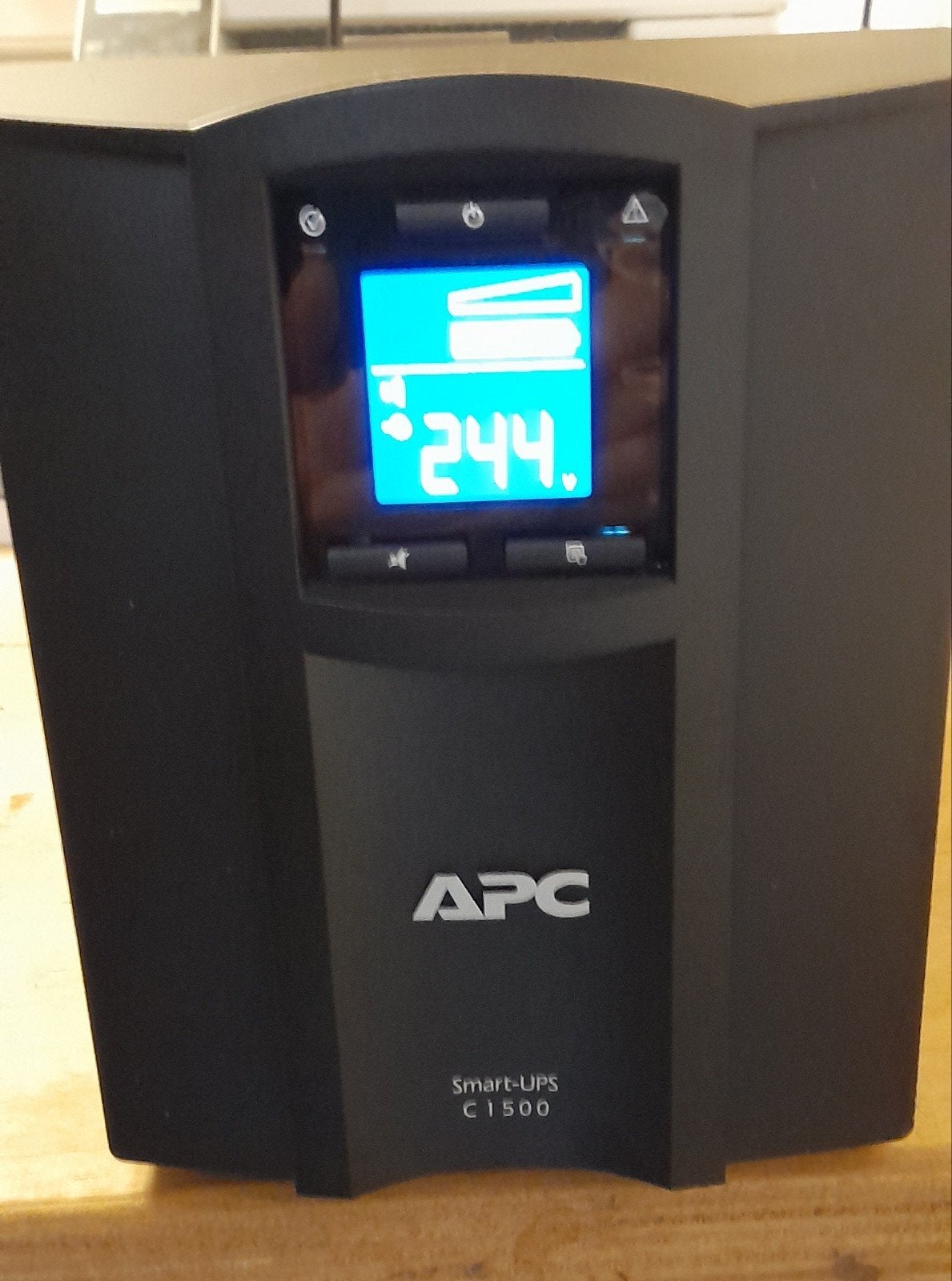 4x APC Smart-UPS C1500 Noodstroom Units - Zeer Goede Staat, Ophalen, Gebruikt