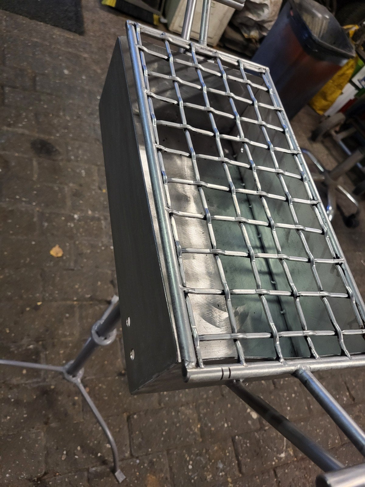 barbecue op standaard, Ophalen