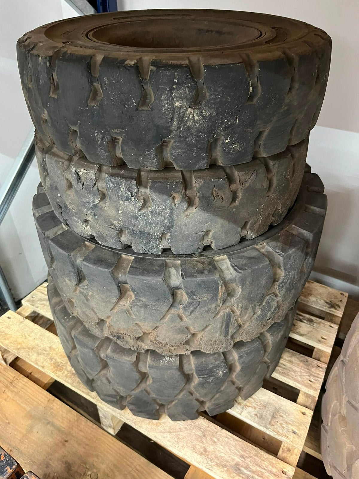 Set heftruckbanden 21x8-9 solid, Zakelijke goederen, Agrarisch | Onderdelen | Banden, Velgen en Assen, Ophalen of Verzenden