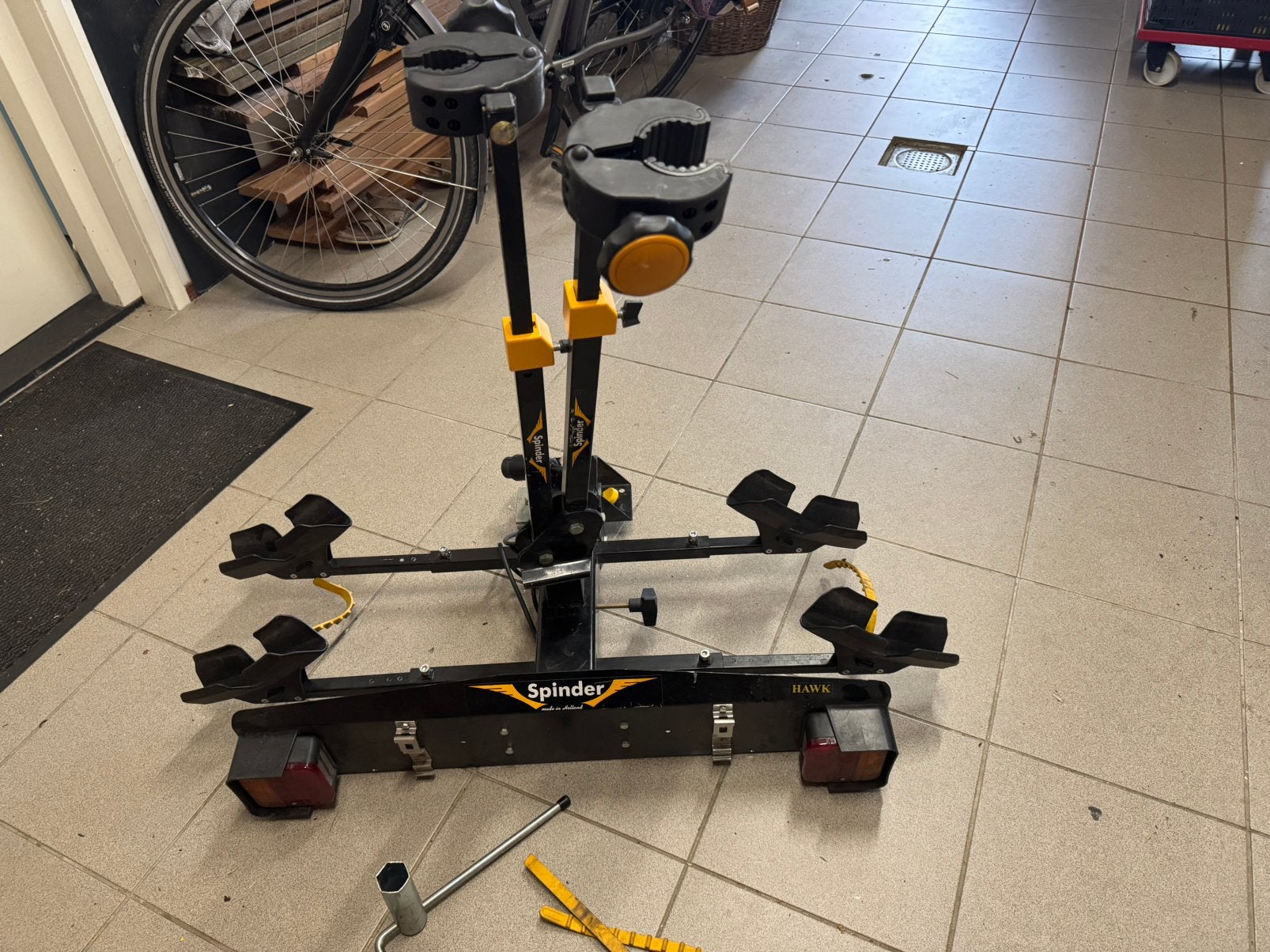 Fietsendrager, Ophalen, Zo goed als nieuw