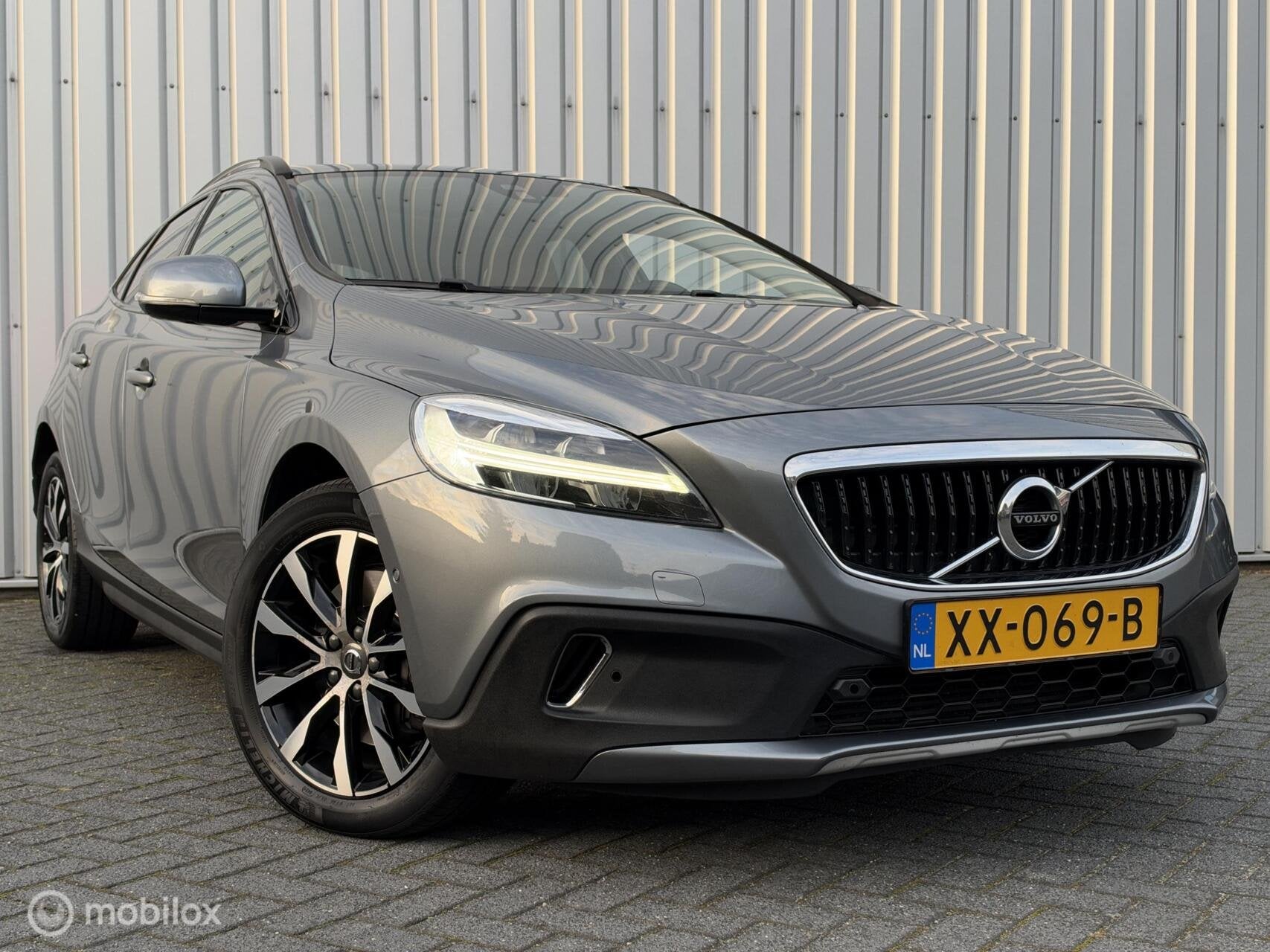 Volvo V40 Cross Country 1.5 T3 Polar+ Luxury | Aut | NAP | C, Auto's, Dealer onderhouden, Euro 6, 4 cilinders, 700 kg