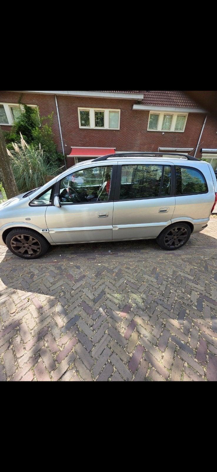 Opel Zafira 2.2 16V 2005 Grijs, Auto's, Opel, Voorwielaandrijving, 4 cilinders, 7 stoelen, 75 €/maand