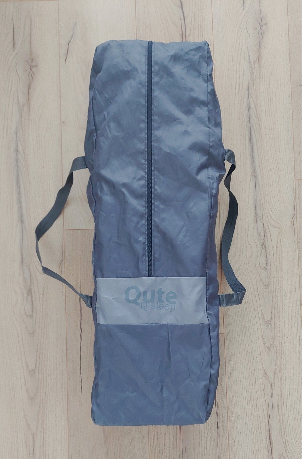 Qute campingbedje met matras, deken en hoeslakens, Kinderen en Baby's, Babywiegjes en Ledikanten, Ophalen, Zo goed als nieuw, Reisbedje