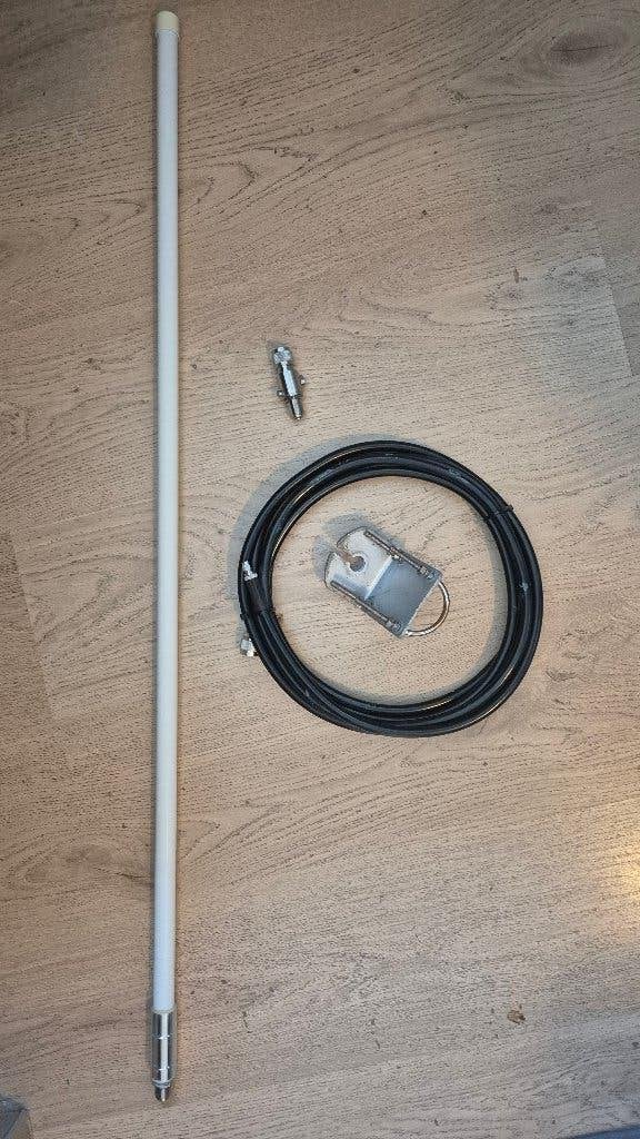 868MHZ 10 dBi Base station antenna + kabel + beugels, Telecommunicatie, Antennes en Masten, Ophalen of Verzenden, Zo goed als nieuw