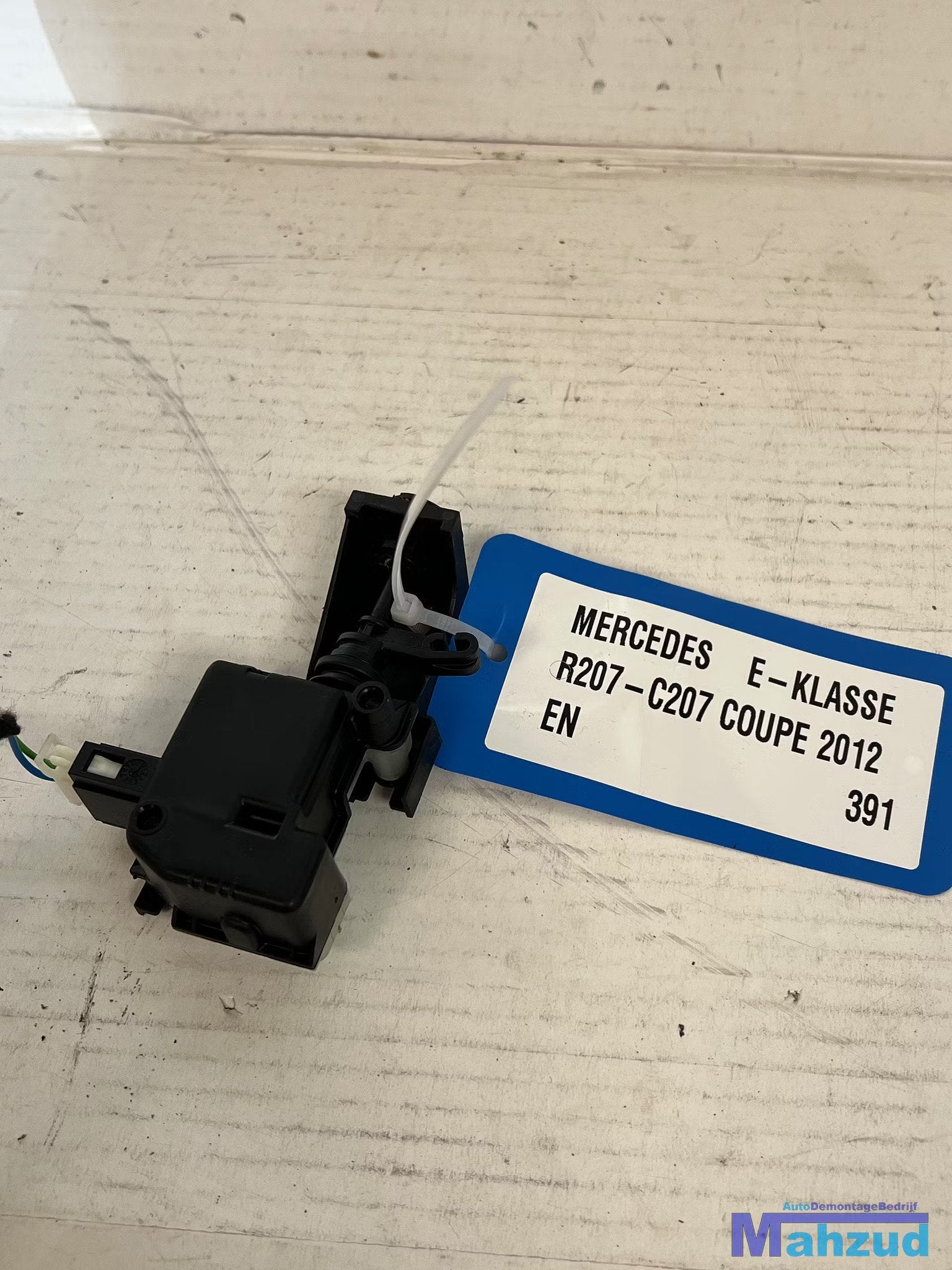 MERCEDES E klasse C207 tankklep vergrendeling 2009-2016 a204, Auto-onderdelen, Gebruikt, Mercedes-Benz AG, Mercedes-Benz, Ophalen of Verzenden