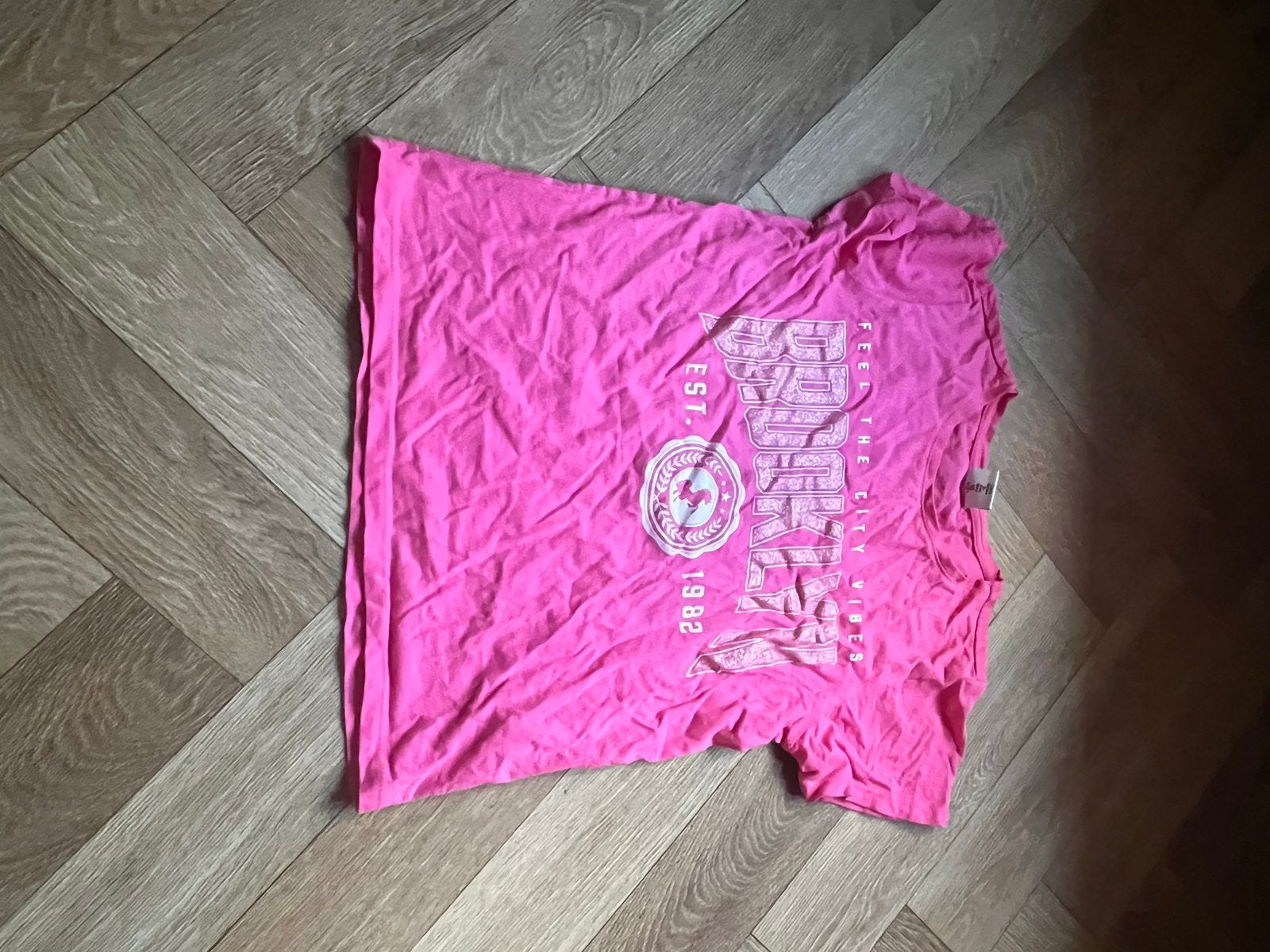Roze T-shirt met opdruk - Page One Young (maat 134/140), Kinderen en Baby's, Ophalen of Verzenden, Gebruikt, Meisje, Shirt of Longsleeve