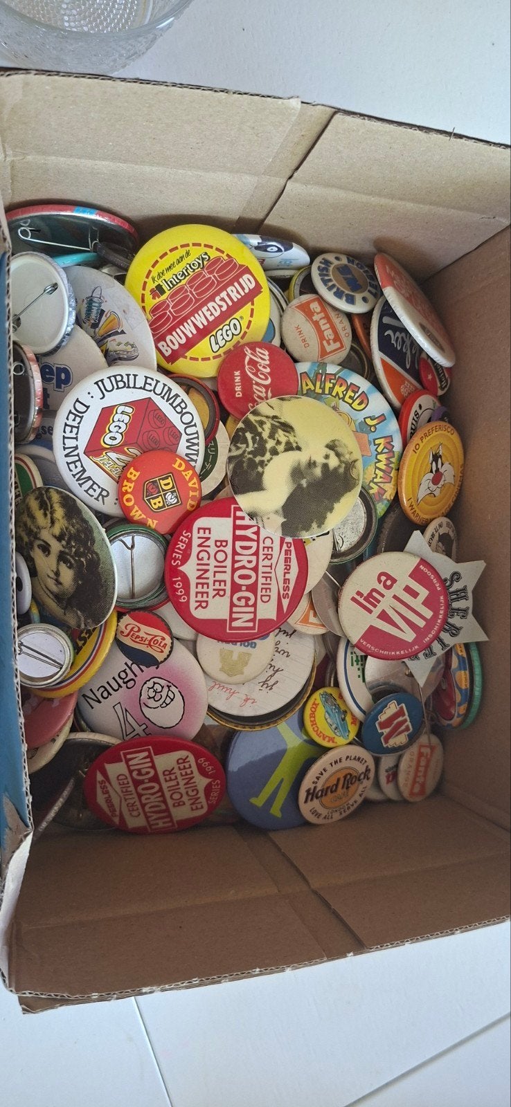 Grote collectie vintage buttons en speldjes, Ophalen of Verzenden, Gebruikt, Dier of Natuur, Button