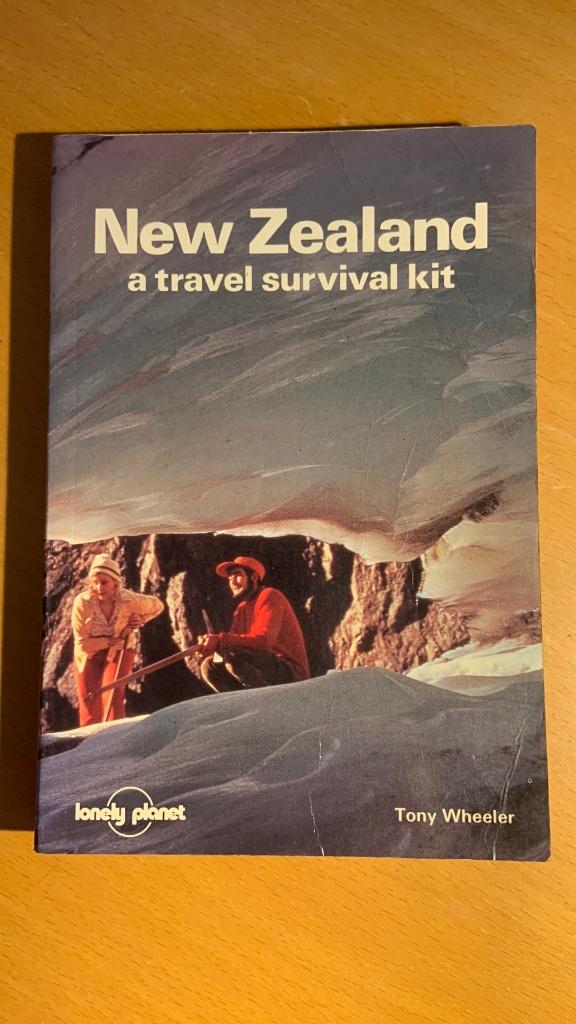 New zealand - a travel survival kit - Tony Wheeler, Ophalen of Verzenden, Europa, Reisgids of -boek, Overige merken