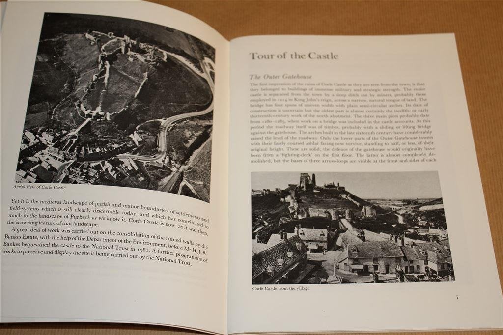 Corfe Castle. Dorset. The National Trust., Ophalen of Verzenden, Gelezen, Europa