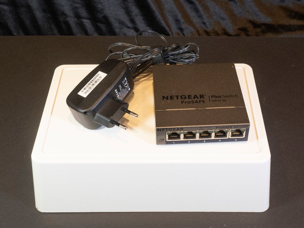 Netgear ProSafe GS105Ev2 – 5 poorts smart managed switch, Ophalen of Verzenden, Gebruikt