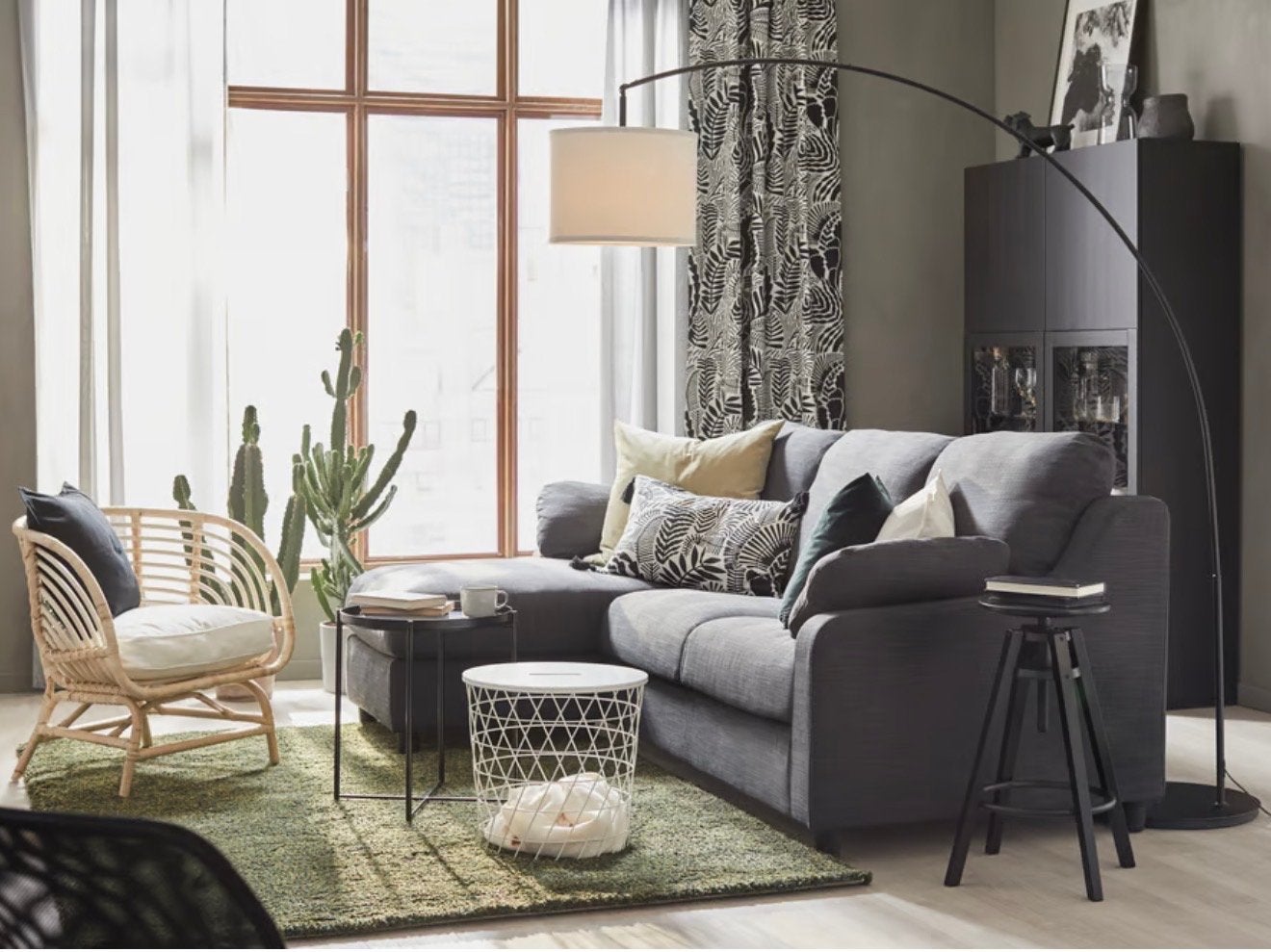 IKEA Nymö lampenkap wit/goud met Skaftet voet zwart, Tafellamp, Wit, Rond, Zo goed als nieuw