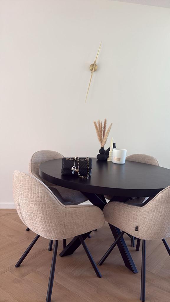 Moderne ronde eettafel met 4 stoelen - Zo goed als nieuw, 100 tot 150 cm, Rond, Ophalen of Verzenden, Zo goed als nieuw