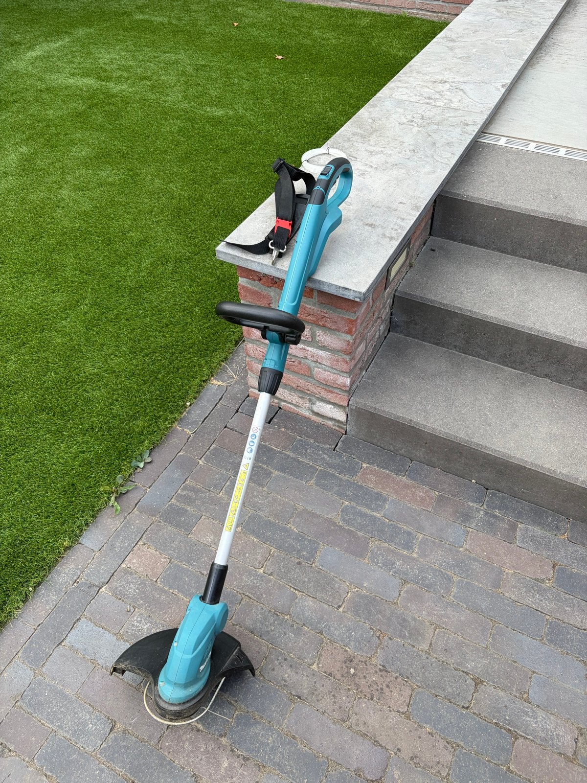Makita DUR181 Grastrimmer 18V (excl. accu), Tuin en Terras, Grastrimmers, Ophalen, Zo goed als nieuw, 10 tot 30 cm, Accu