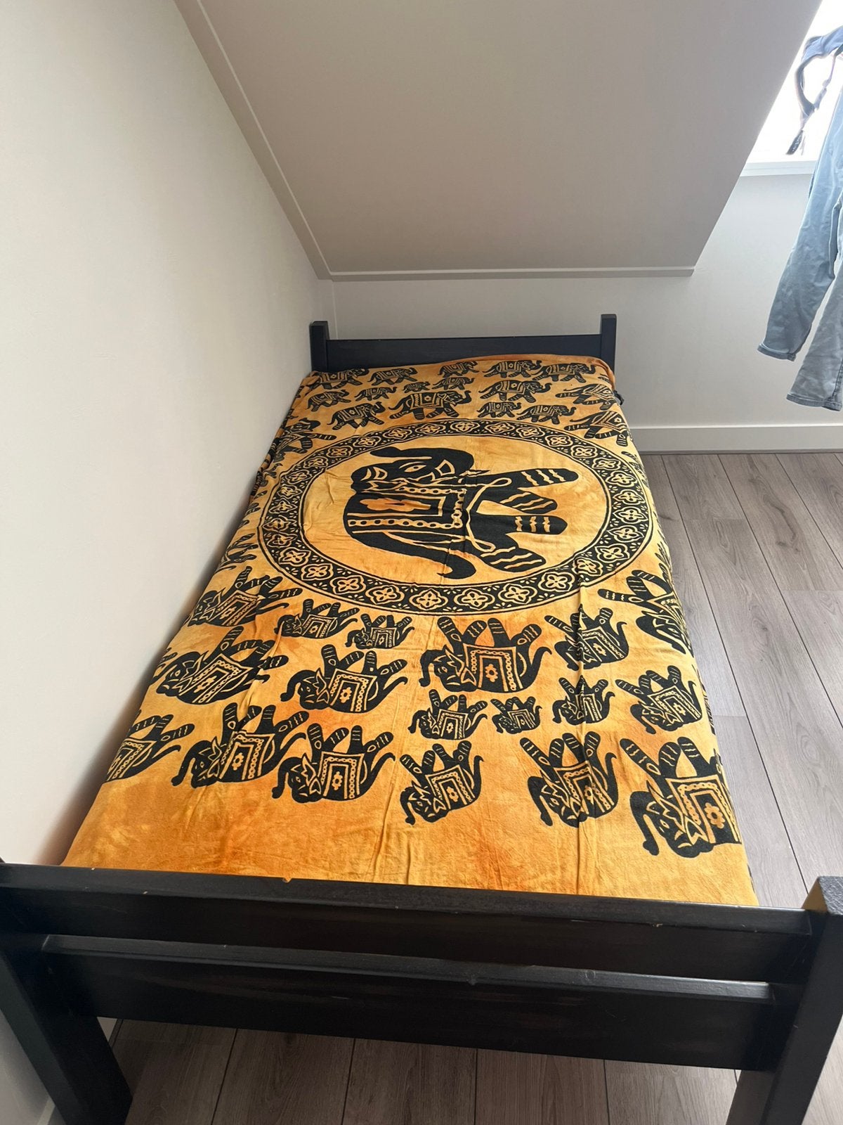 1 persoon bed. Inclusief matras., Huis en Inrichting, Slaapkamer | Bedden, Ophalen, 90 cm, Eenpersoons, Zo goed als nieuw