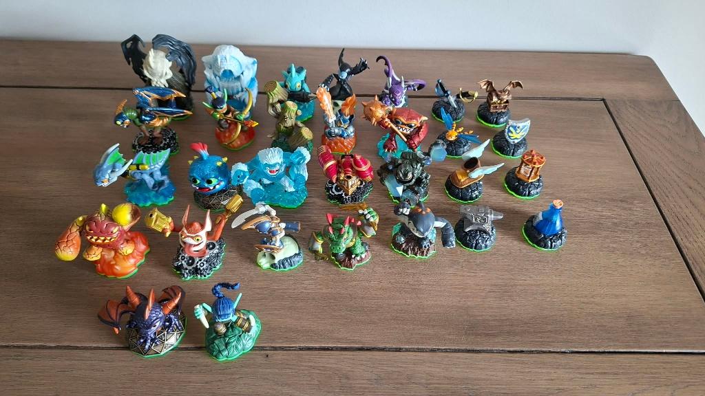figuren skylanders spyro's adventure, 2 spelers, Eén computer, Ophalen of Verzenden, Zo goed als nieuw
