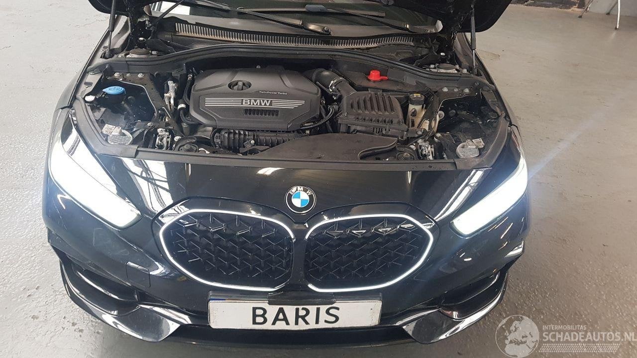 BMW 1-serie 118i 1.5 TWINPOWER 12V AUT BENZ 1.499CC 100KW 13, Auto diversen, Automaat, Petuelring 130 ,80809, München, Deutschland
