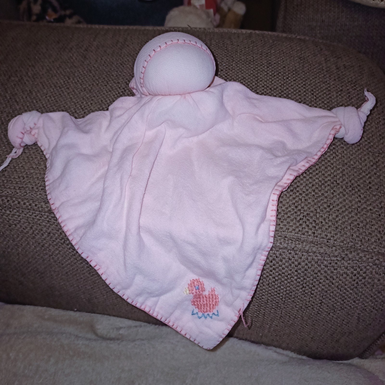 Roze tutpopje met eendje erop geborduurd., Gebruikt, Overige merken, Ophalen of Verzenden, Middelgroot (20 tot 80 cm)