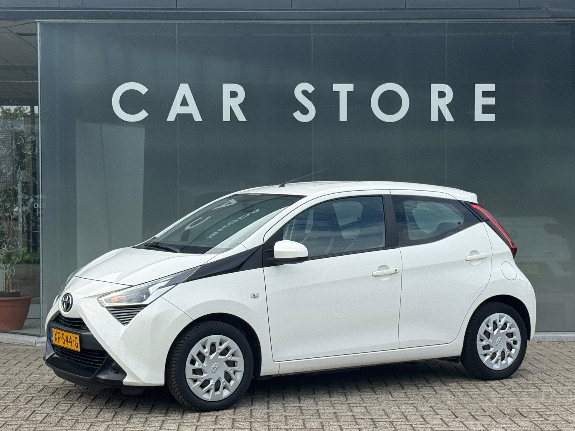 Toyota Aygo 1.0 VVT-i x-play Navi|Camera|Carplay, Voorwielaandrijving, Dealer onderhouden, Stof, Gebruikt
