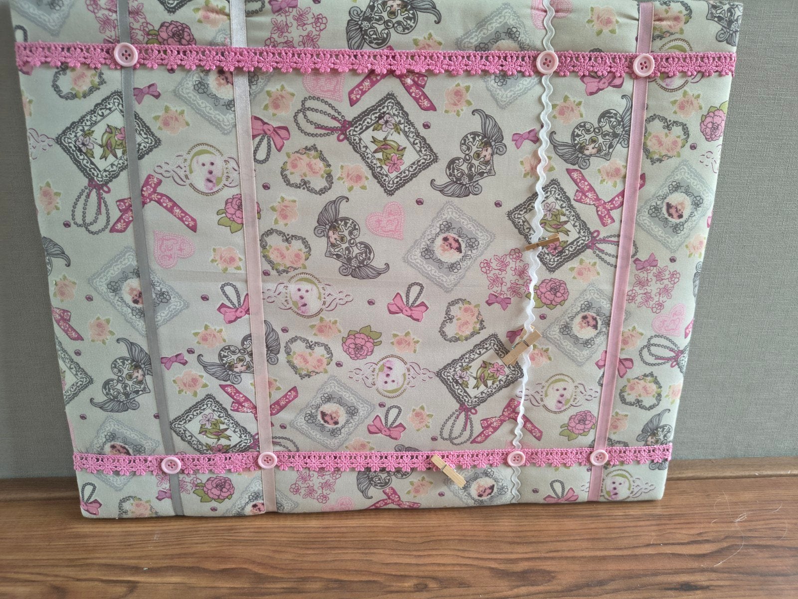 Handgemaakt stoffen memobord roze, Ophalen, Zo goed als nieuw, Poppenhuis
