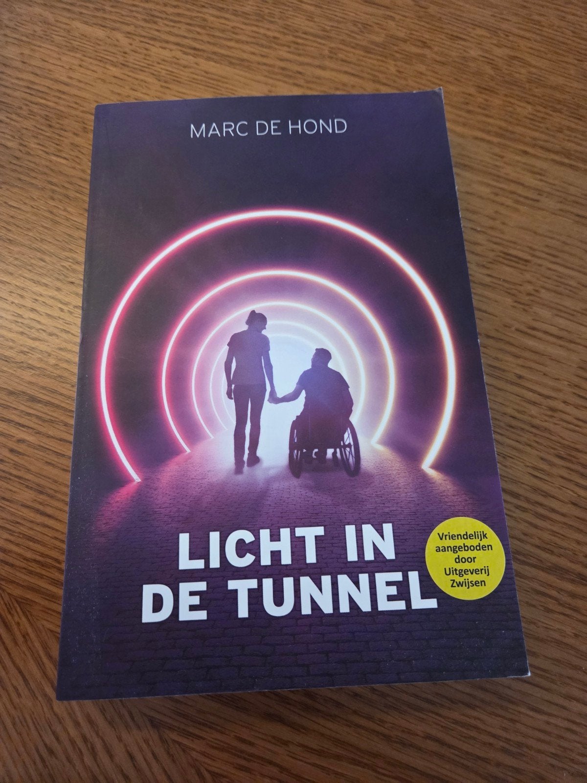 Marc de Hond - Licht in de tunnel, Boeken, Ophalen of Verzenden, Zo goed als nieuw, Marc de Hond