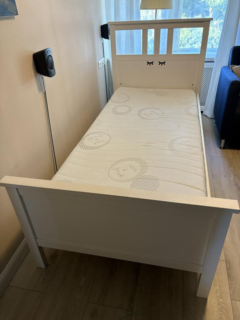 Wit eenpersoonsbed 90x200 met lattenbodem en matras, Huis en Inrichting, Slaapkamer | Bedden, Gebruikt, Eenpersoons, 90 cm, Hout