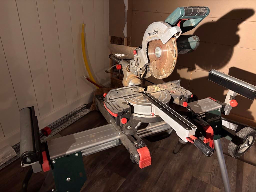 Metabo KGS 216 M Afkortzaag  (2024) met  onderstel, Ophalen, Gebruikt, Afkortzaag, 30 tot 70 mm