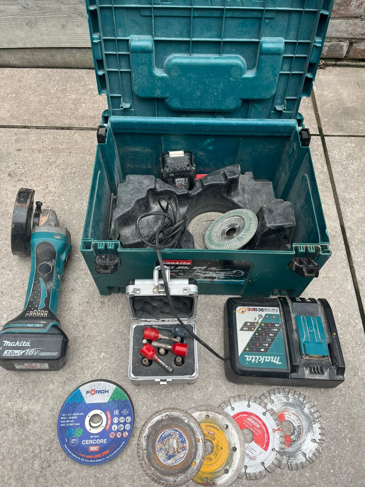Makita slijptol, Doe-het-zelf en Verbouw, Gereedschap | Slijpmachines, Ophalen, Gebruikt, 1000 watt of meer, Haakse handslijpmachine