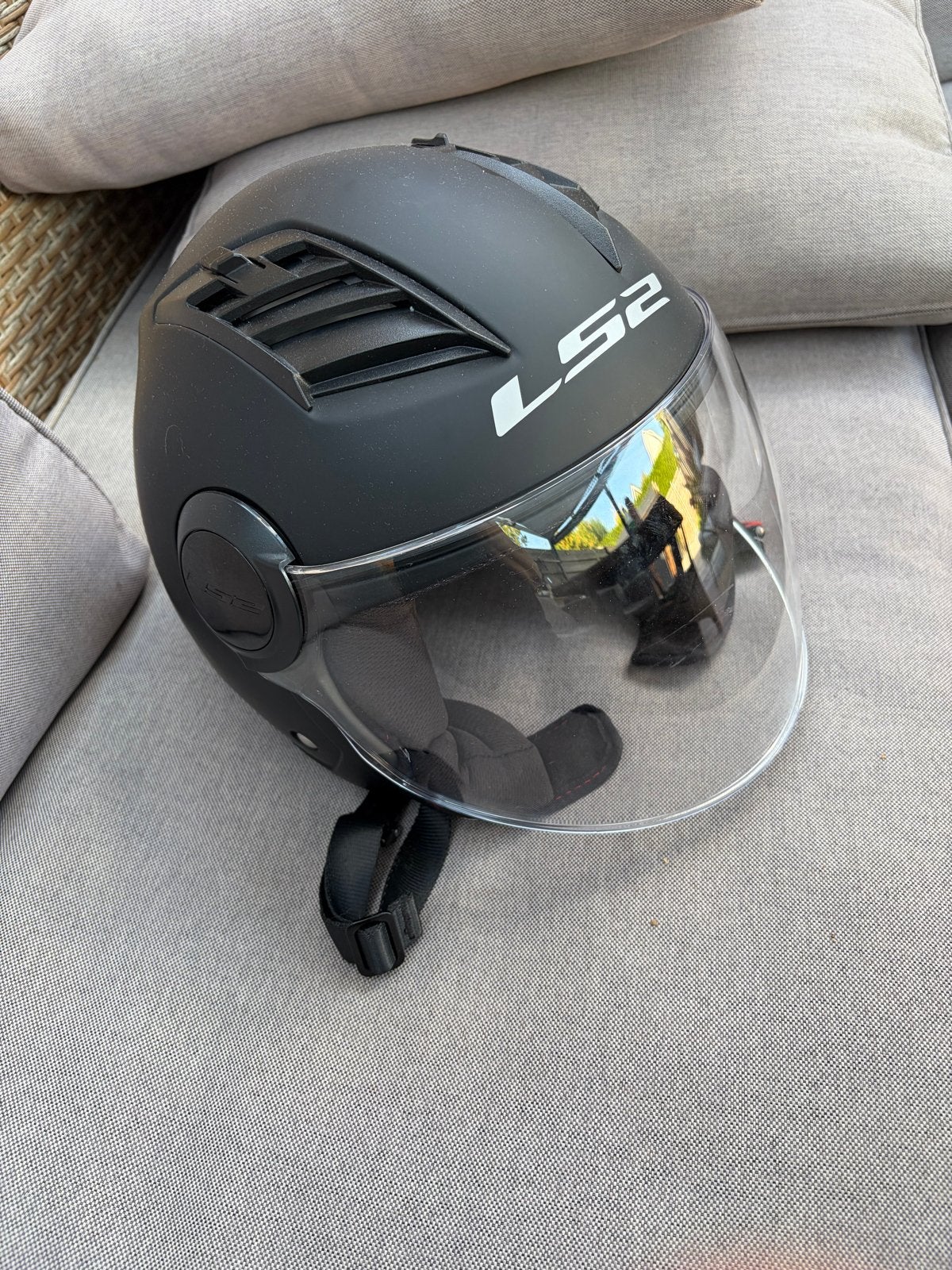 LS2 Motorhelm - Mat Zwart, Zo goed als nieuw, Fietsen en Brommers, Ophalen of Verzenden, Zo goed als nieuw, Medium