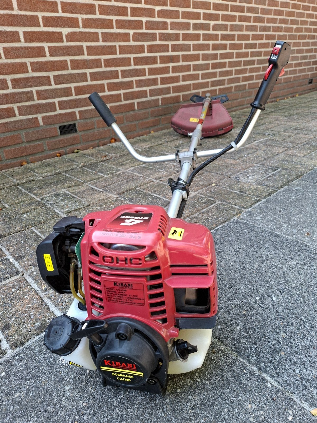 Bosmaaier 4 takt / incl mes + rol draad + harnas, Nu € 65,-, Ophalen, Zo goed als nieuw, Benzine