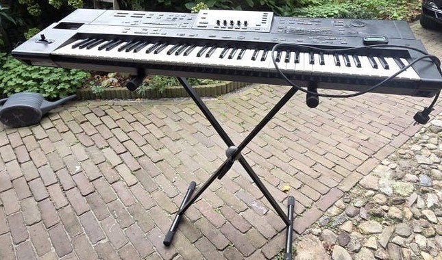 Roland G-1000 Arranger Workstation met standaard, Ophalen, Gebruikt, Met standaard, Roland