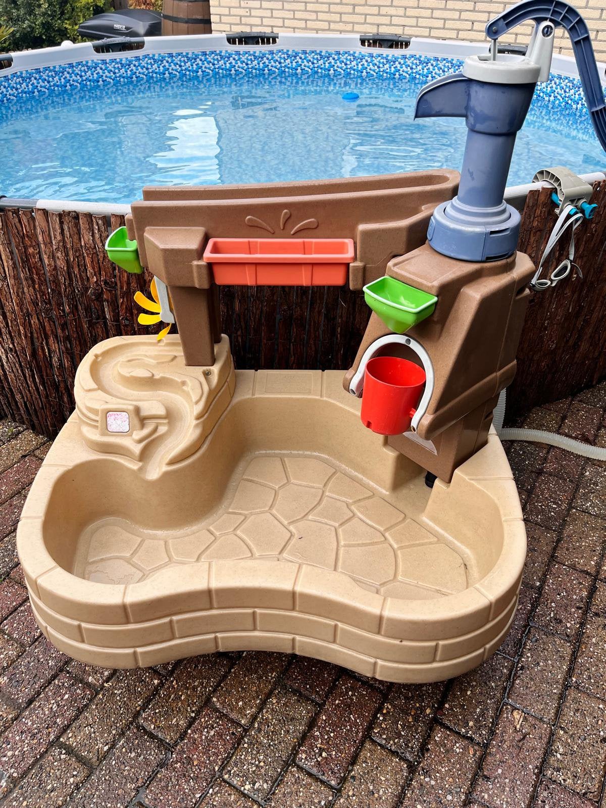 Watertafel met pomp, Ophalen, Zo goed als nieuw