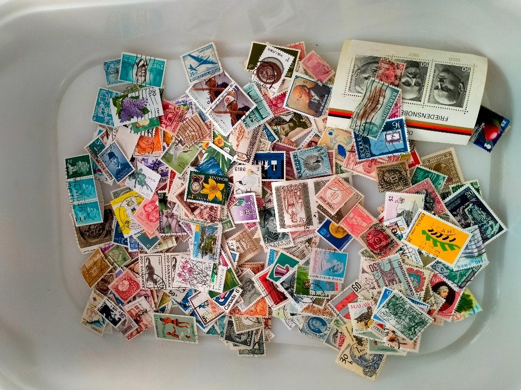 Doos met plm. 460 gram kilowaar kantoorpost Wereld afgeweekt, Verzenden, Buitenland