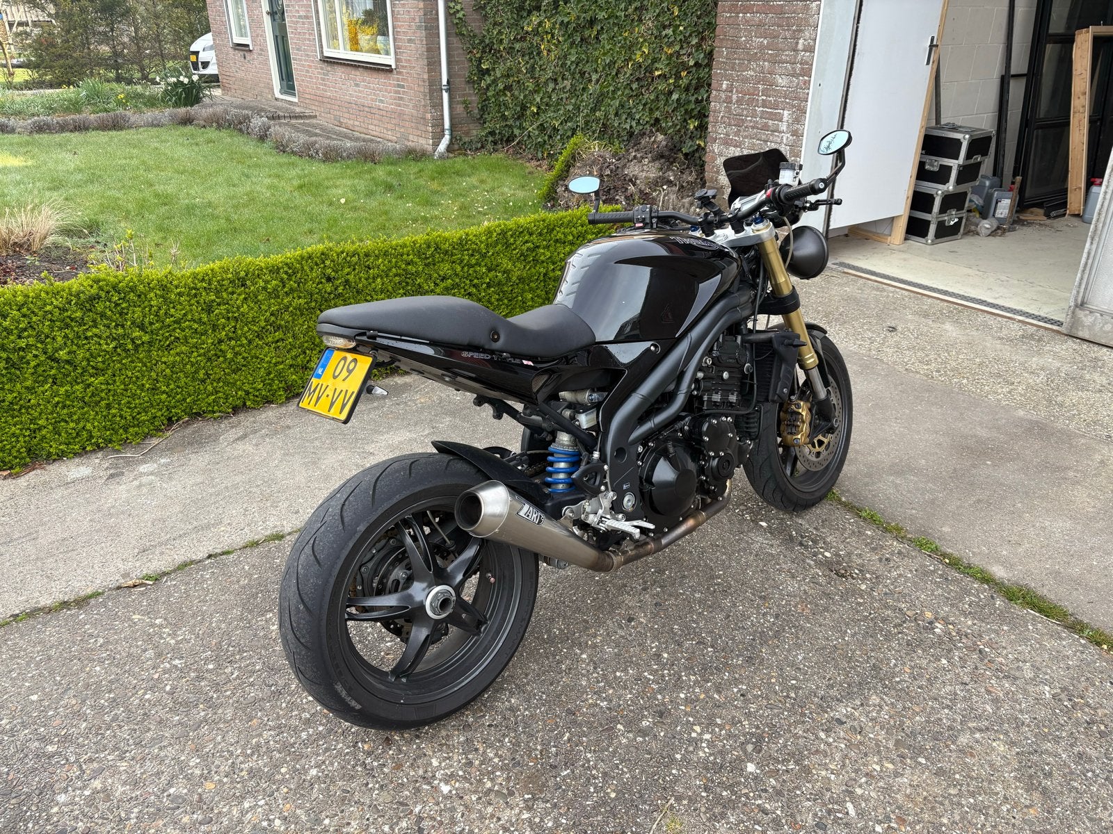 Triumph Speed Triple 1050 - Zwart, Goed Onderhouden, Sportuitlaat, Occasion, Motorrijbewijs A, 3 cilinders
