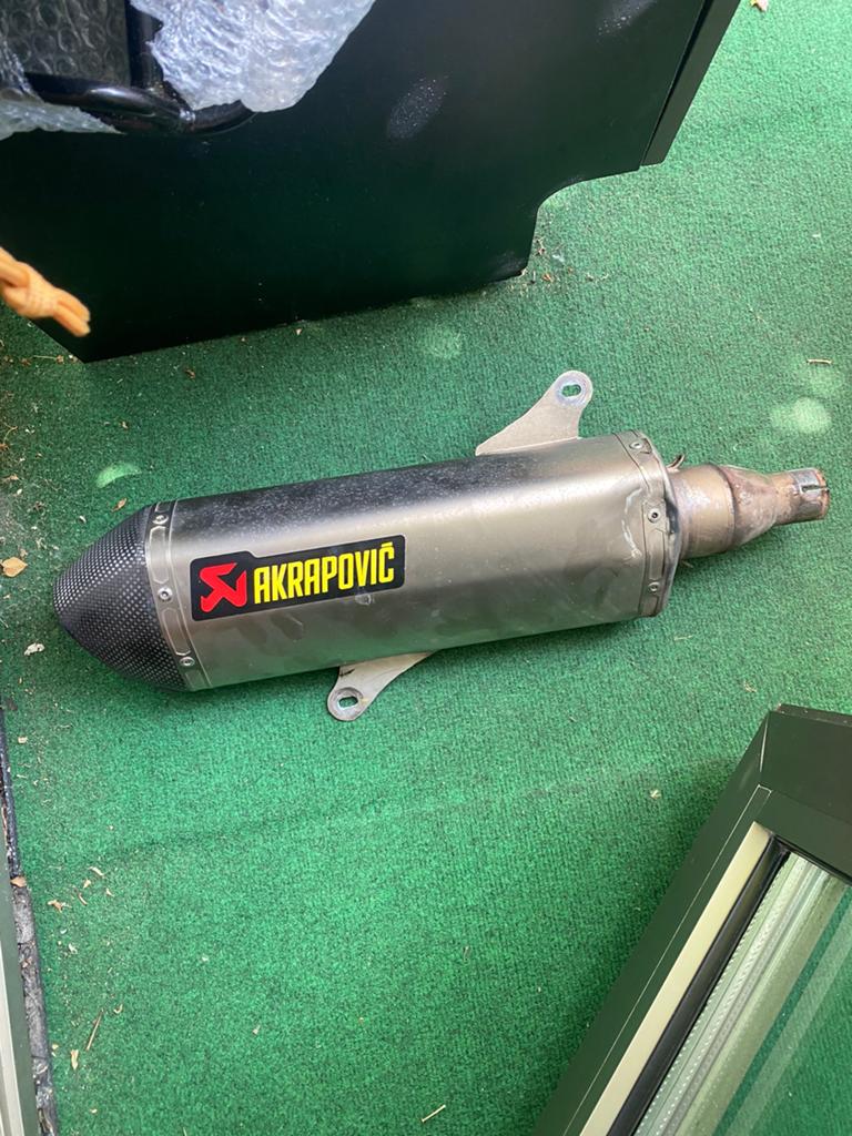Beverly 350 akrapovic uitlaat, Ophalen of Verzenden