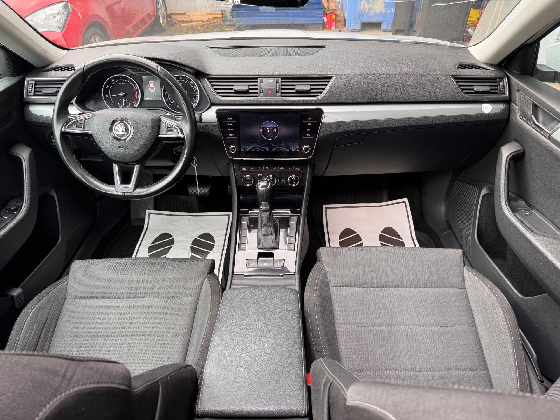 Skoda Superb 1.5 TSI ACT/AUT/PANO/NAVI/XENON/PDC/BOMVOLL, 730 kg, 4 cilinders, 150 pk, Wit