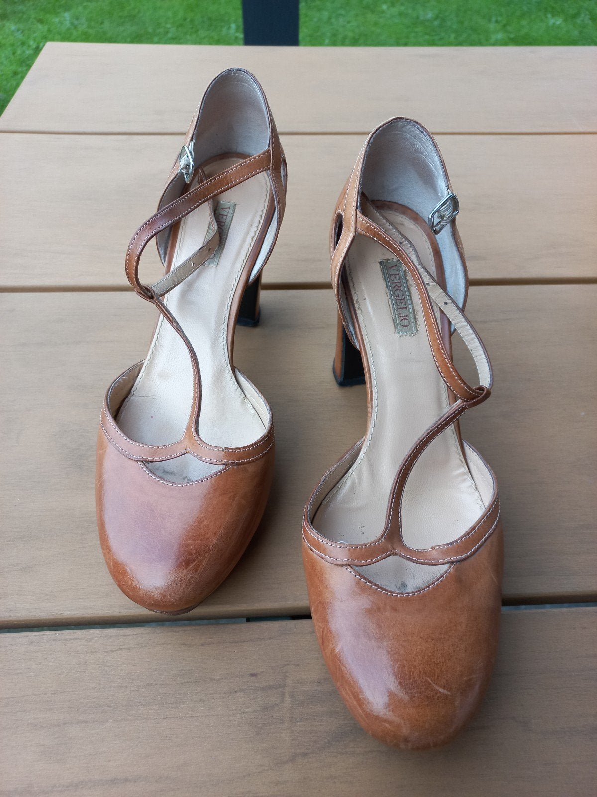 Bruine pumps met bandjes. Vergelio - Maat 37, Pumps, Bruin, Verzenden, Onbekend