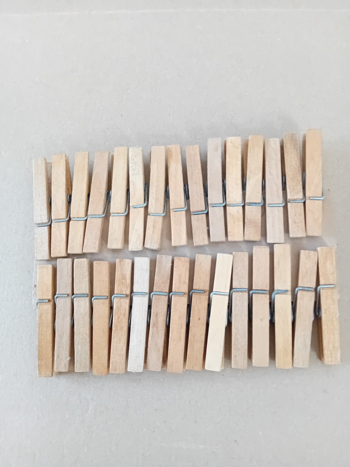 30 houten wasknijpers, Ophalen