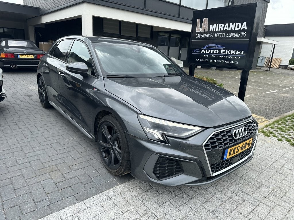 Audi A3 Sportback 30 TFSI S edition (bj 2023, automaat), Automaat, Gebruikt, Euro 6, Leder en Stof