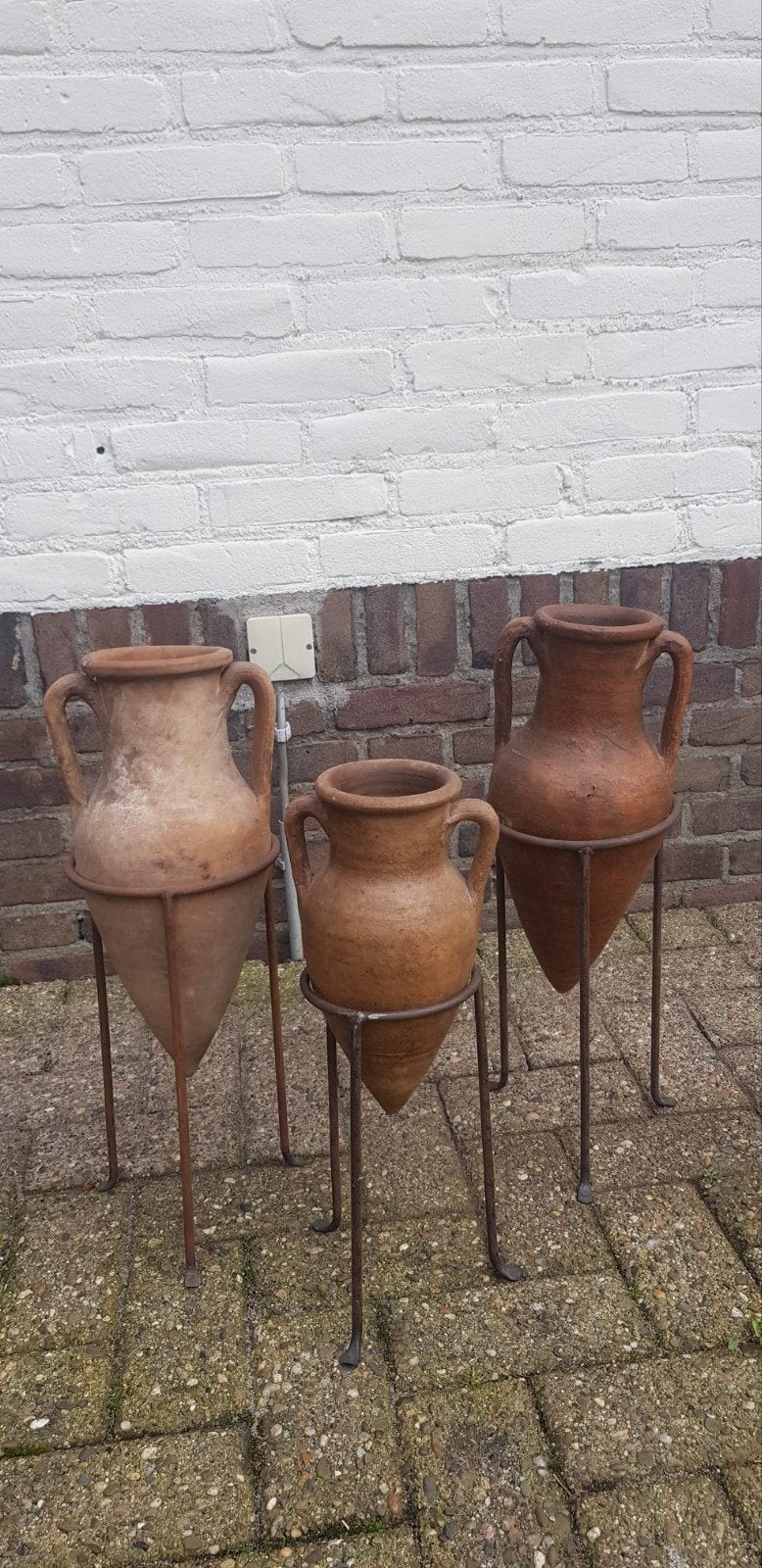 Set van 2 oude kruiken op ijzeren standaard, Antiek en Kunst, Ophalen