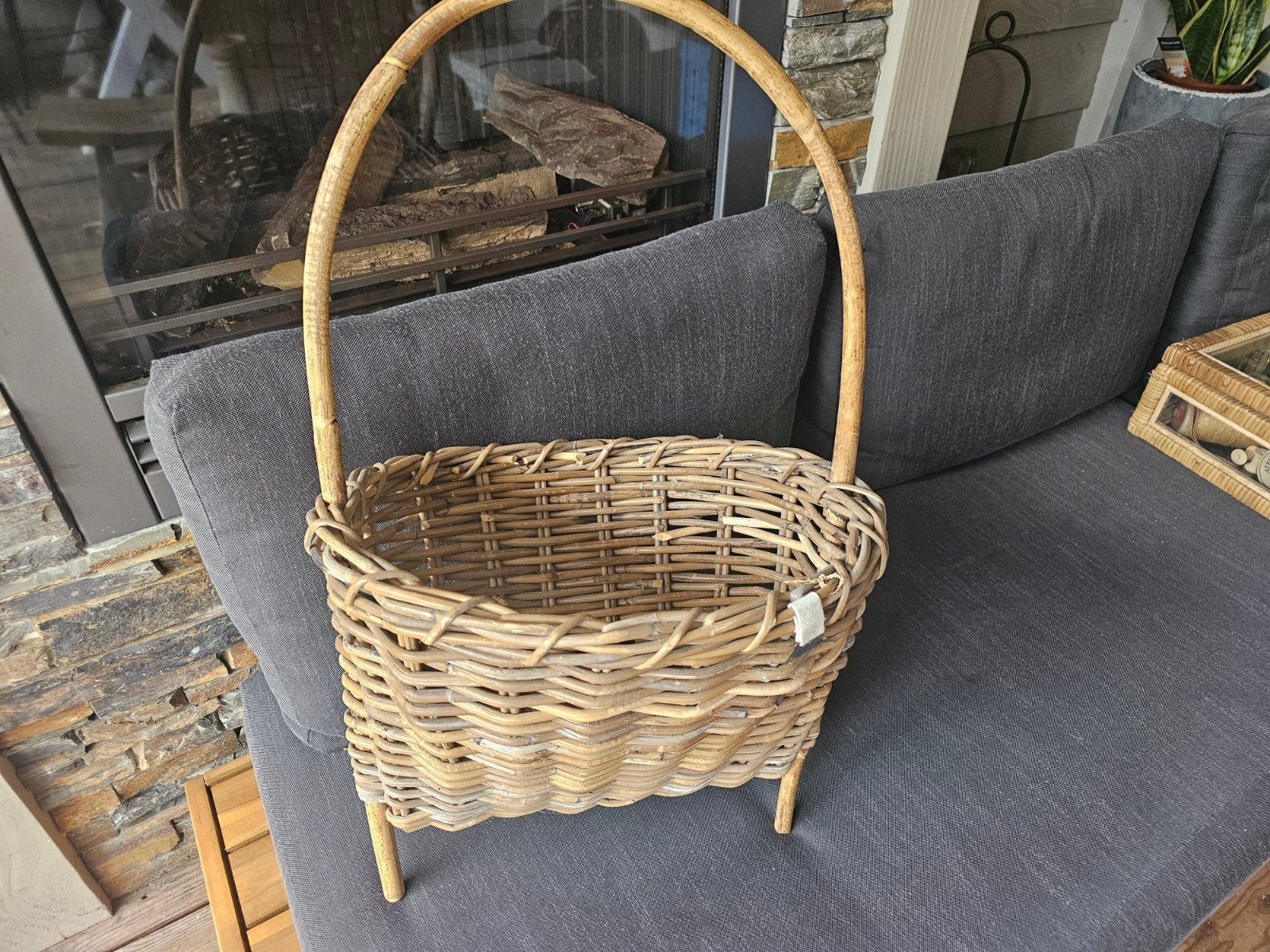 Decoratieve riviera de maison rieten mand met hengsel, Huis en Inrichting, Ophalen, Gebruikt, Mand, Gevlochten