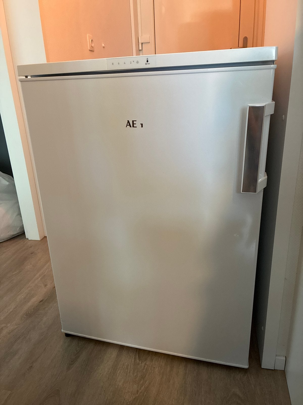AEG Koelkast met vriesvak - 2 jaar oud, zuinig en stil, Gebruikt, 100 tot 150 liter, Energieklasse A of zuiniger, 45 tot 60 cm
