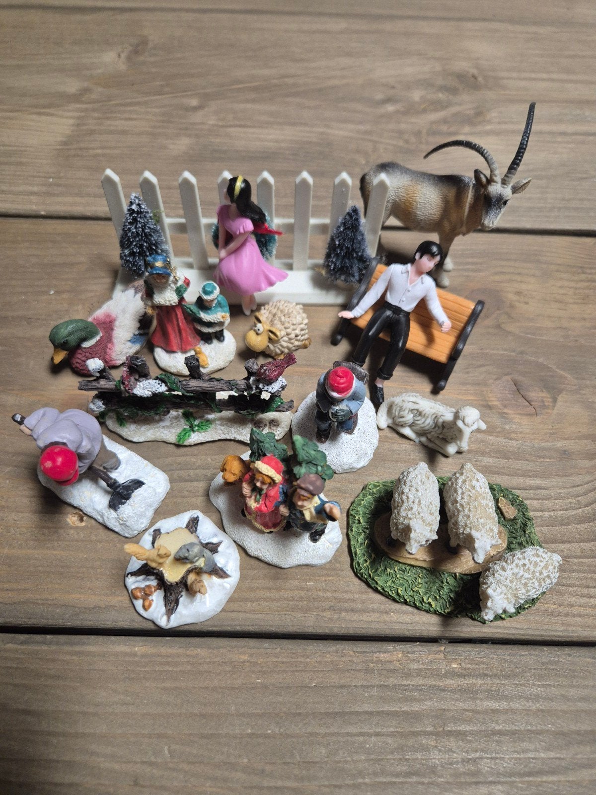 kerstdorp hele set figuren kersthuisjes, Ophalen of Verzenden, Zo goed als nieuw