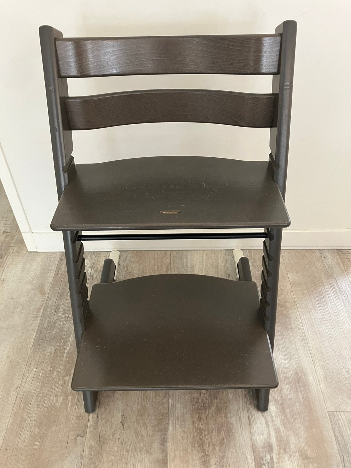 Stokke Tripp Trapp - grijs inclusief tuigje, Kinderen en Baby's, Kinderstoelen, Ophalen, Gebruikt, Meegroeistoel, Aanschuifbaar