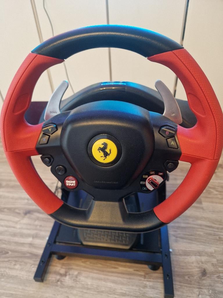 Thrustmaster ferrari incl. standaard, Ophalen of Verzenden, Zo goed als nieuw, Thrustmaster/Logitech
