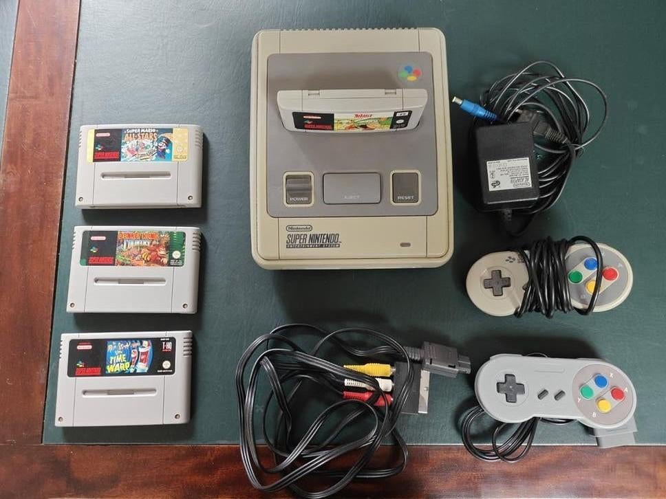 Super Nintendo SNES met 4 games, Gebruikt, 2 spelers, Ophalen of Verzenden, Vanaf 3 jaar