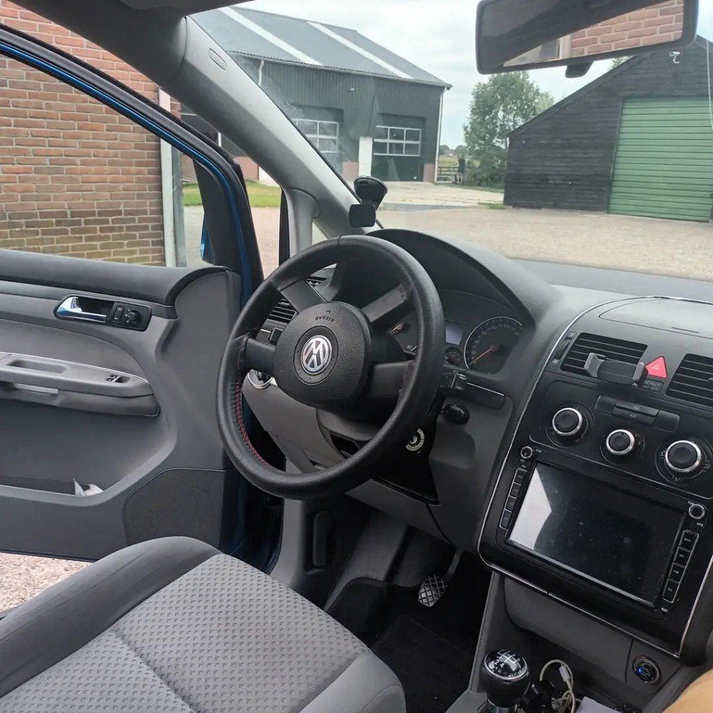 Volkswagen Touran 1.6 cruise control, navigatie en camera., Auto's, Voorwielaandrijving, Stof, 1402 kg, 4 cilinders