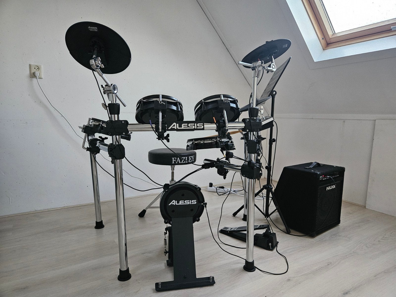 Alesis Command Elektronisch Drumstel en NUX verster, Muziek en Instrumenten, Ophalen, Zo goed als nieuw, Overige merken, Elektronisch