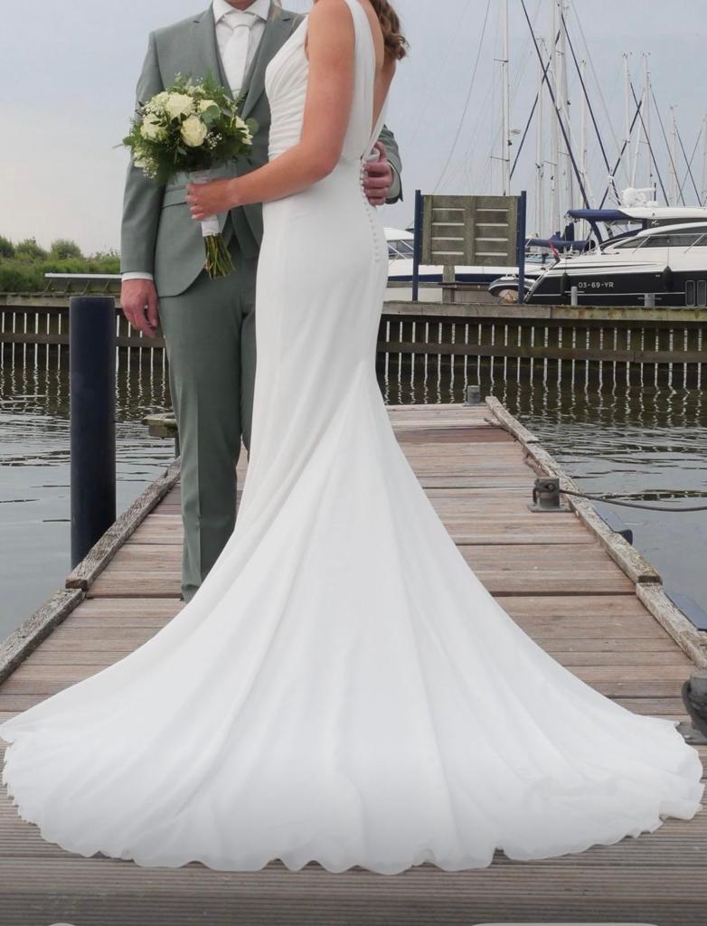 Trouwjurk maat S/M gekocht in Volendam, Ophalen of Verzenden, Zo goed als nieuw, Wit, Trouwjurk