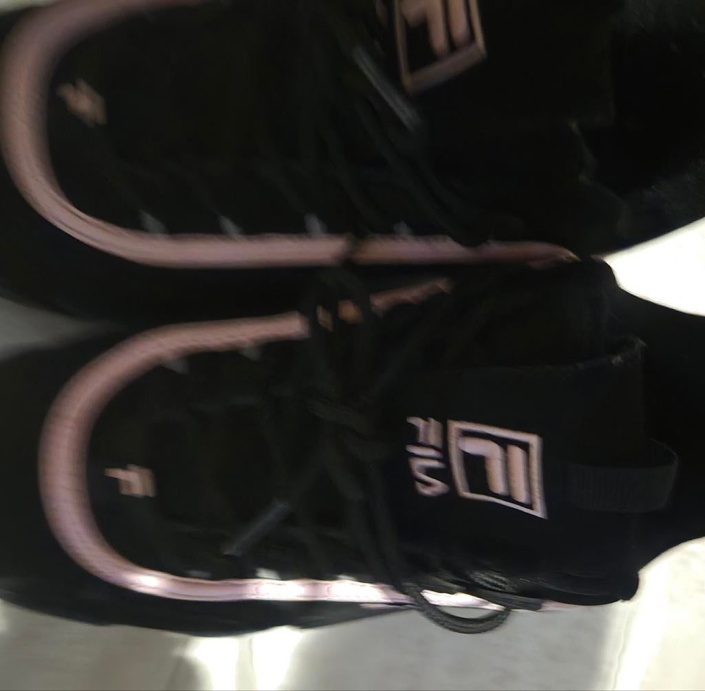 FILA zwart met roze bies,  sneackers maat 38,5, Dieren en Toebehoren, Ophalen of Verzenden, Zo goed als nieuw