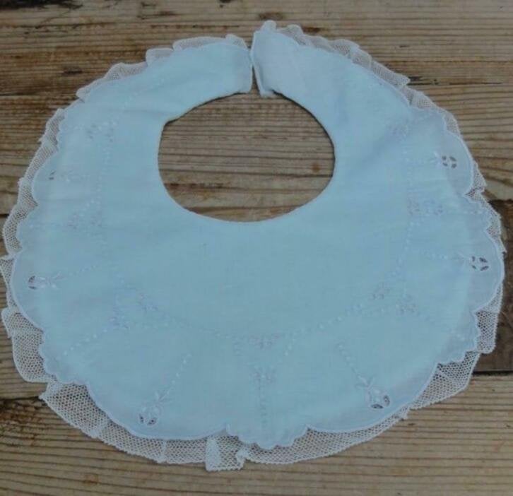 Frans brocante geborduurd slabbertje /kraagje, baby/ pop 6, Ophalen of Verzenden
